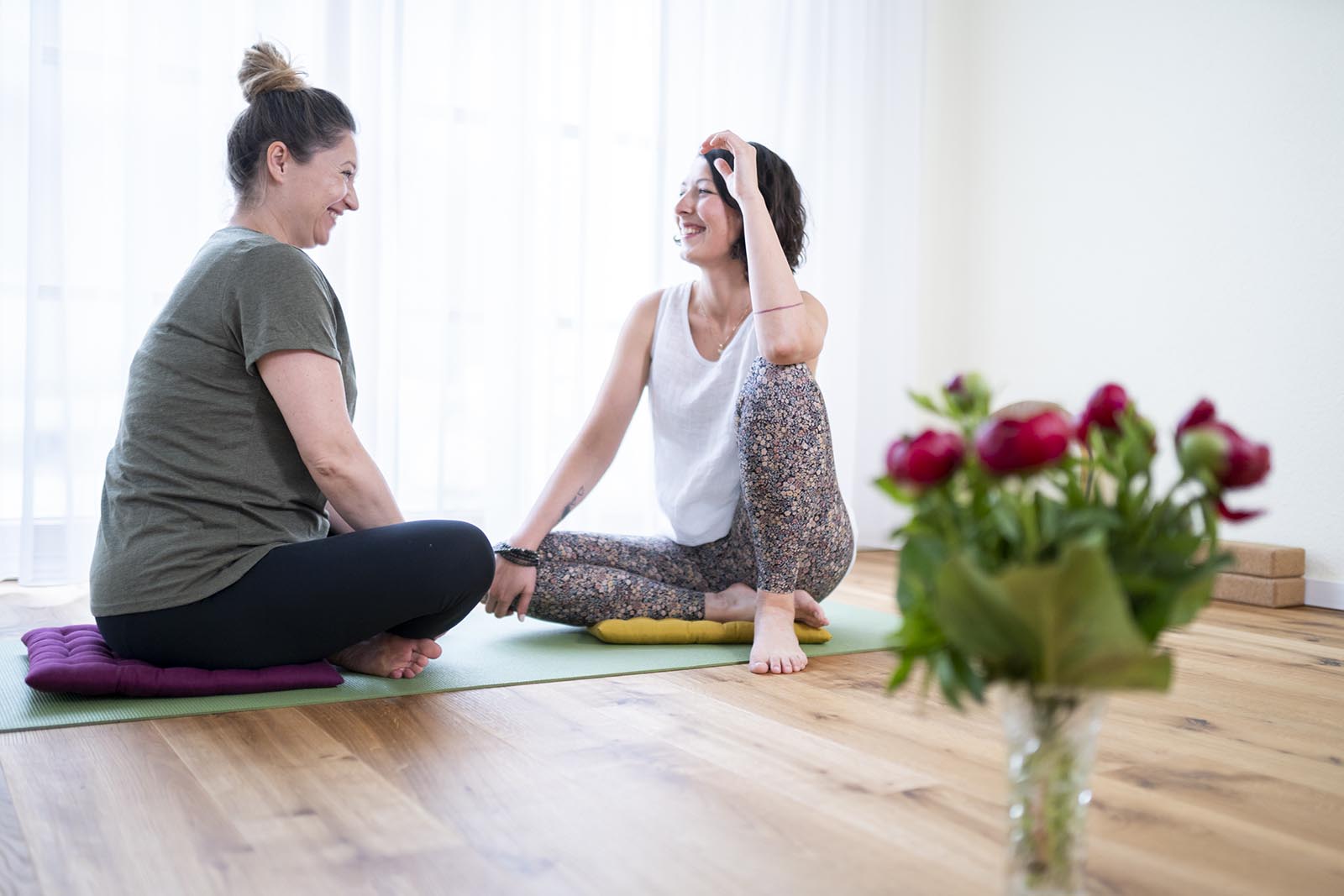 Jelena Drofenik-Premauer – #yogadoula – Jelena beim kennenlernen mit einer Kundin Jelena Drofenik-Premauer - #yogadoula - Jelena beim kennenlernen mit einer Kundin